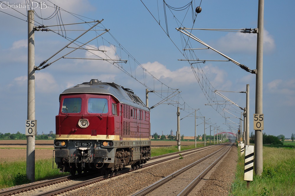 Locomotore sopranominato "Ludmilla" in transito isolato a Arensdorf bei Köthen sulla linea Magdeburg-Halle (Saale).